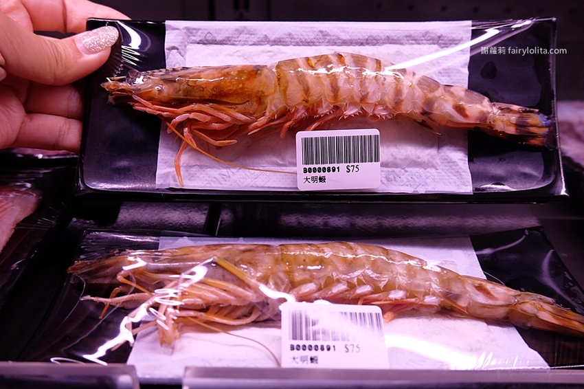 沐樺頂級肉品火鍋超市。營業時間人潮塞爆，爽嗑龍蝦免300、肉盤只要10元、肉品全面買二再送一！ @蹦啾♥謝蘿莉 La vie heureuse