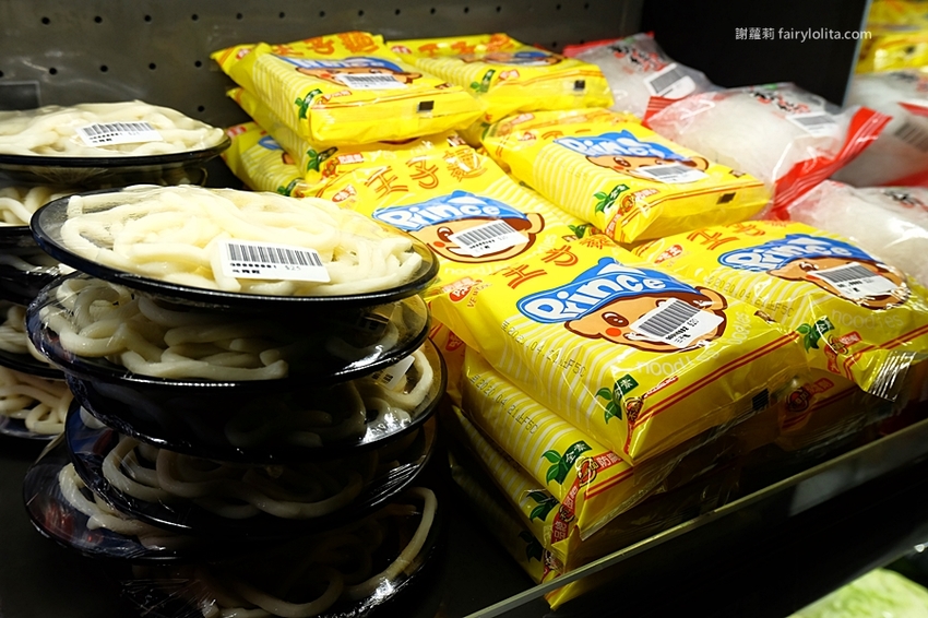 沐樺頂級肉品火鍋超市。營業時間人潮塞爆，爽嗑龍蝦免300、肉盤只要10元、肉品全面買二再送一！ @蹦啾♥謝蘿莉 La vie heureuse