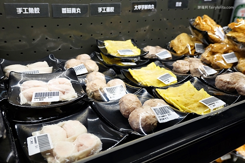 沐樺頂級肉品火鍋超市。營業時間人潮塞爆，爽嗑龍蝦免300、肉盤只要10元、肉品全面買二再送一！ @蹦啾♥謝蘿莉 La vie heureuse