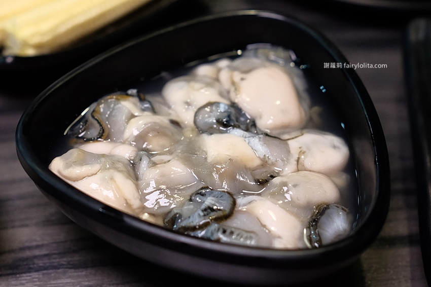 沐樺頂級肉品火鍋超市。營業時間人潮塞爆，爽嗑龍蝦免300、肉盤只要10元、肉品全面買二再送一！ @蹦啾♥謝蘿莉 La vie heureuse