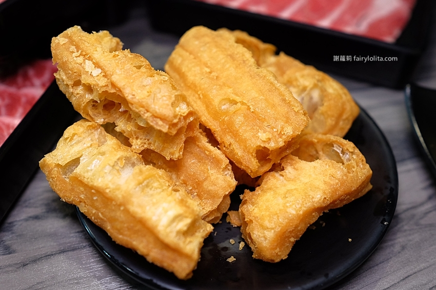 沐樺頂級肉品火鍋超市。營業時間人潮塞爆，爽嗑龍蝦免300、肉盤只要10元、肉品全面買二再送一！ @蹦啾♥謝蘿莉 La vie heureuse