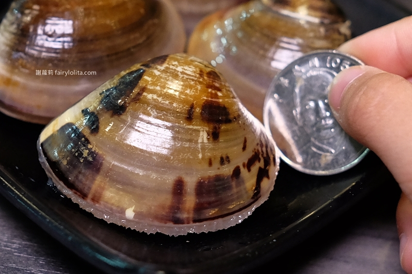 沐樺頂級肉品火鍋超市。營業時間人潮塞爆，爽嗑龍蝦免300、肉盤只要10元、肉品全面買二再送一！ @蹦啾♥謝蘿莉 La vie heureuse