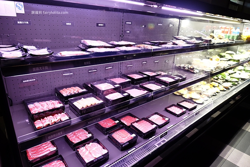 沐樺頂級肉品火鍋超市。營業時間人潮塞爆，爽嗑龍蝦免300、肉盤只要10元、肉品全面買二再送一！ @蹦啾♥謝蘿莉 La vie heureuse