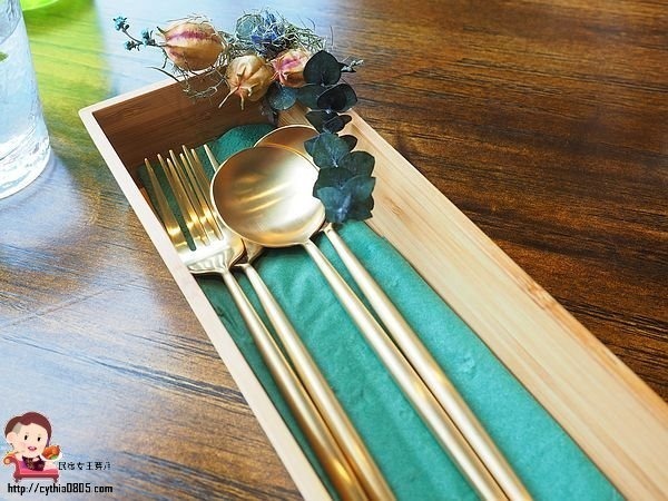 桃園平鎮美食-Amour373cafe 阿沐373-超夢幻旋轉木馬轉啊轉，IG新火紅打卡點 @民宿女王芽月-美食.旅遊.全台趴趴走