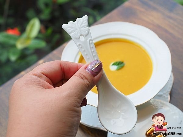 桃園平鎮美食-Amour373cafe 阿沐373-超夢幻旋轉木馬轉啊轉，IG新火紅打卡點 @民宿女王芽月-美食.旅遊.全台趴趴走