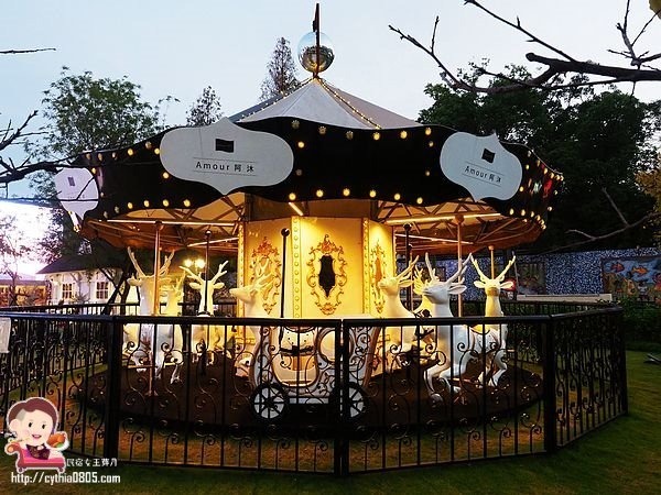 桃園平鎮美食-Amour373cafe 阿沐373-超夢幻旋轉木馬轉啊轉，IG新火紅打卡點 @民宿女王芽月-美食.旅遊.全台趴趴走