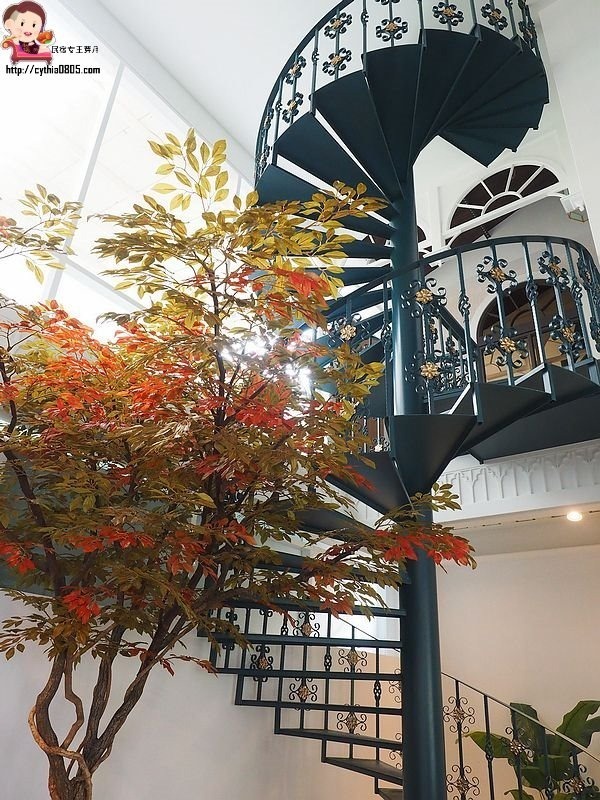 桃園平鎮美食-Amour373cafe 阿沐373-超夢幻旋轉木馬轉啊轉，IG新火紅打卡點 @民宿女王芽月-美食.旅遊.全台趴趴走