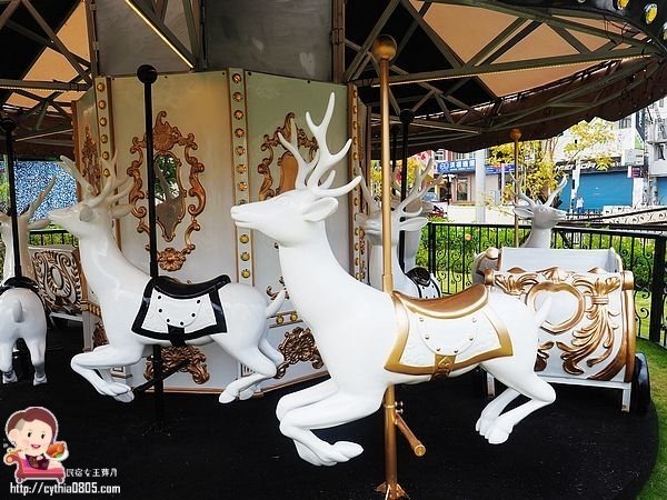 桃園平鎮美食-Amour373cafe 阿沐373-超夢幻旋轉木馬轉啊轉，IG新火紅打卡點 @民宿女王芽月-美食.旅遊.全台趴趴走