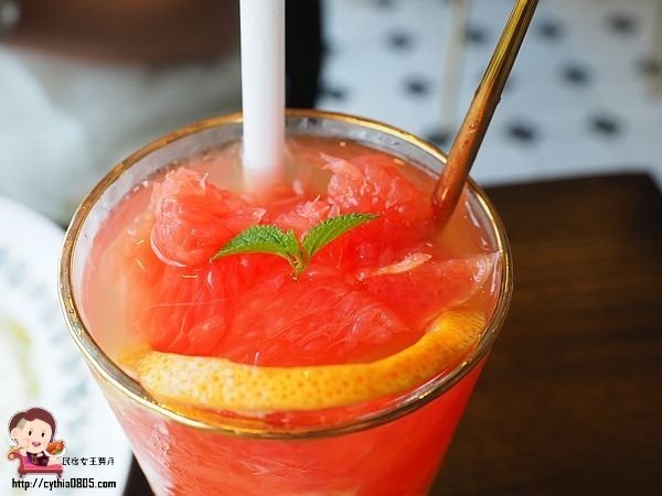 桃園平鎮美食-Amour373cafe 阿沐373-超夢幻旋轉木馬轉啊轉，IG新火紅打卡點 @民宿女王芽月-美食.旅遊.全台趴趴走