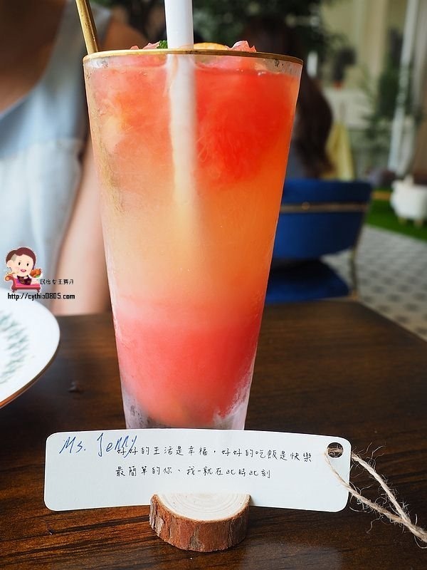 桃園平鎮美食-Amour373cafe 阿沐373-超夢幻旋轉木馬轉啊轉，IG新火紅打卡點 @民宿女王芽月-美食.旅遊.全台趴趴走