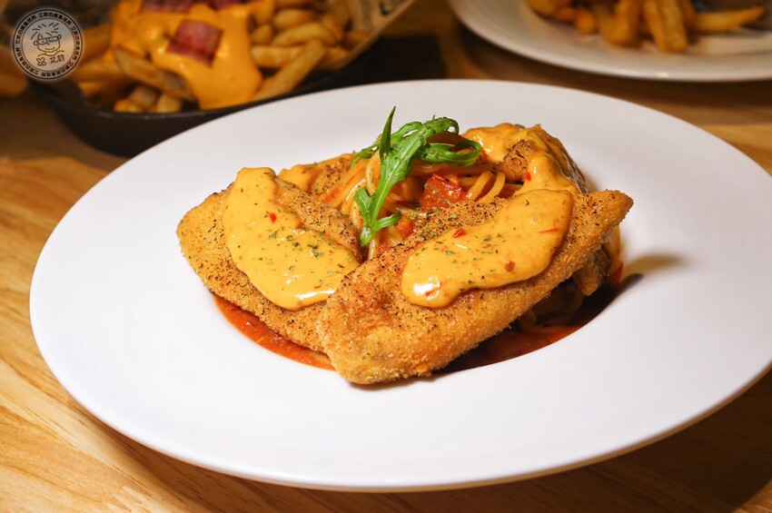 5酥炸魚排蟹肉醬義大利麵1