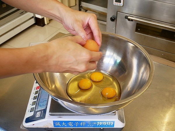 橘香合-蛋糕職人:橘香合蛋糕職人-台南古早味蛋糕 每日採用經選食材製做 冰過吃、烤完吃個有風味 等待你自己去發掘