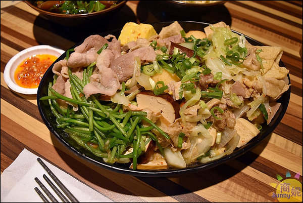 滷味亭蔬果滷味-高工總店:台中南區超值小吃。百種滷味加秘製辣椒神好吃!內用區免費WIFI插座兒童遊戲區CP值超高