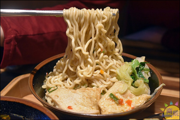 滷味亭蔬果滷味-高工總店:台中南區超值小吃。百種滷味加秘製辣椒神好吃!內用區免費WIFI插座兒童遊戲區CP值超高