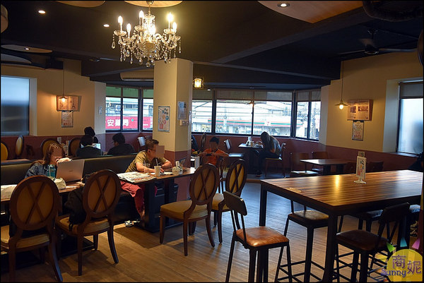 滷味亭蔬果滷味-高工總店:台中南區超值小吃。百種滷味加秘製辣椒神好吃!內用區免費WIFI插座兒童遊戲區CP值超高