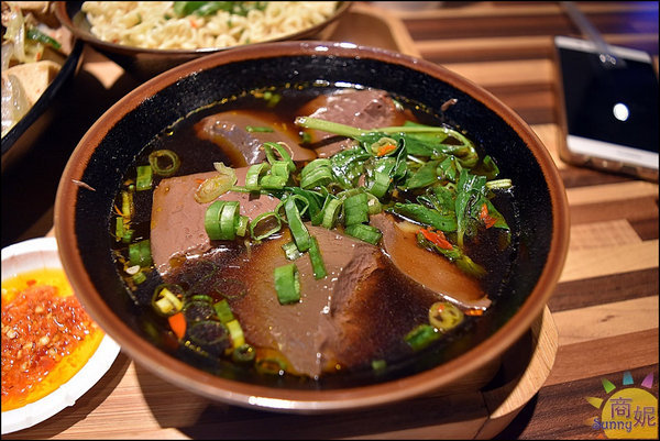 滷味亭蔬果滷味-高工總店:台中南區超值小吃。百種滷味加秘製辣椒神好吃!內用區免費WIFI插座兒童遊戲區CP值超高