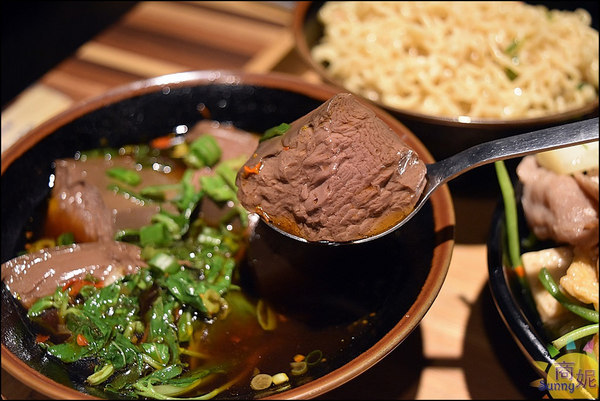 滷味亭蔬果滷味-高工總店:台中南區超值小吃。百種滷味加秘製辣椒神好吃!內用區免費WIFI插座兒童遊戲區CP值超高