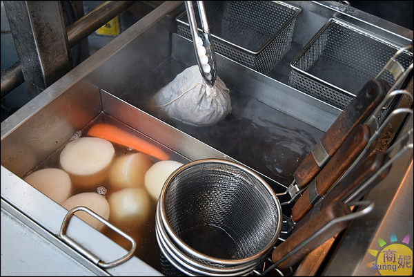 滷味亭蔬果滷味-高工總店:台中南區超值小吃。百種滷味加秘製辣椒神好吃!內用區免費WIFI插座兒童遊戲區CP值超高