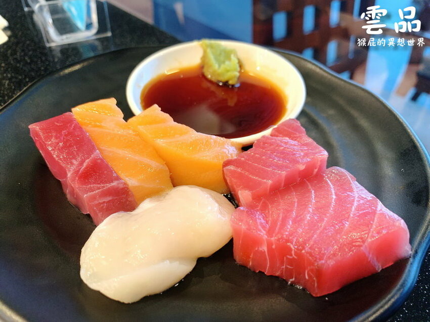 來去妖怪村住一晚，可以夜遊妖怪村，有早餐吃到飽，房間很可愛