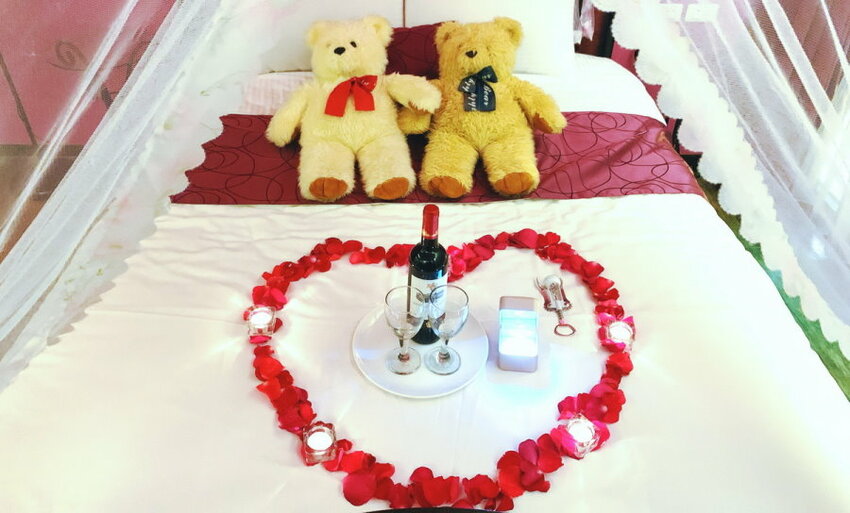 來去妖怪村住一晚，可以夜遊妖怪村，有早餐吃到飽，房間很可愛