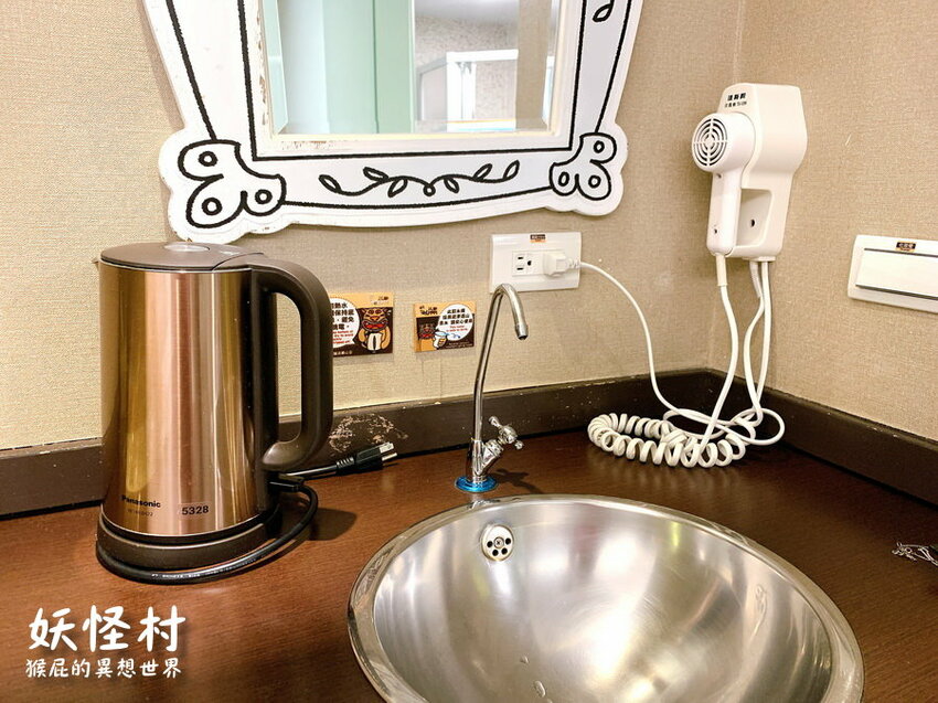 來去妖怪村住一晚，可以夜遊妖怪村，有早餐吃到飽，房間很可愛