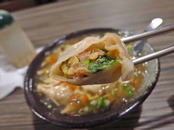 【五股美食】旺品蔥燒水餃-滿滿都是蔥花的美味水餃