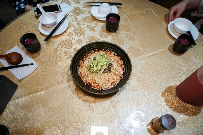 跳躍的宅男 - [花蓮美食]川府老媽新派川菜-水煮牛香辣好吃 搭配川味擔擔麵超對味