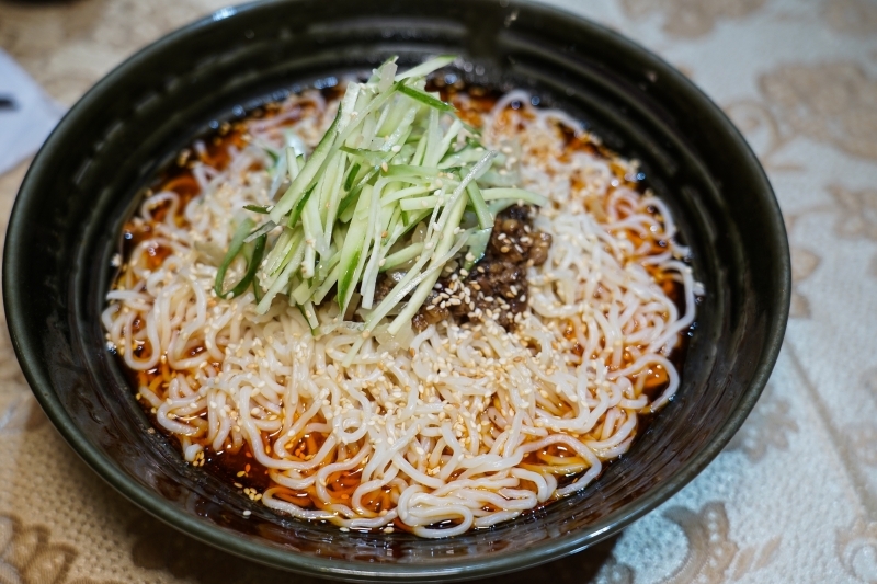 跳躍的宅男 - [花蓮美食]川府老媽新派川菜-水煮牛香辣好吃 搭配川味擔擔麵超對味