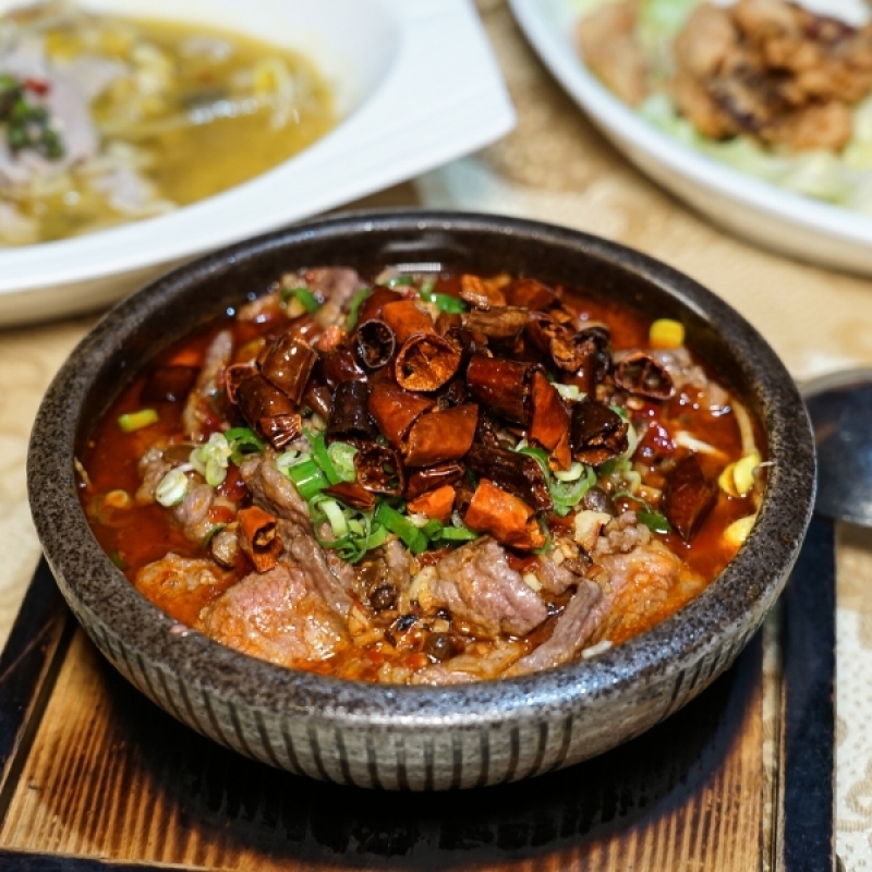 [花蓮美食]川府老媽新派川菜-水煮牛香辣好吃 搭配川味擔擔麵超對味 