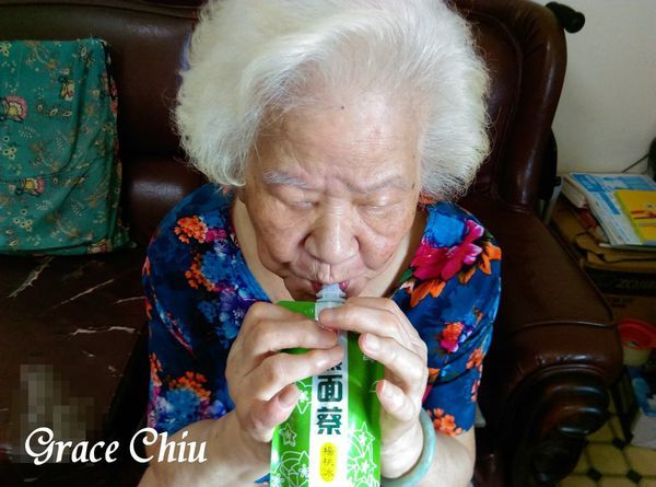 黑面蔡楊桃冰沙　全家購入