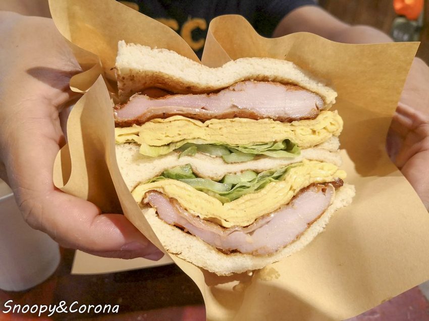 【吃喝．台北】文山區早餐／高三孝碳烤吐司～小學教室吃早餐，班長碳烤吐司與副班長烤波蘿