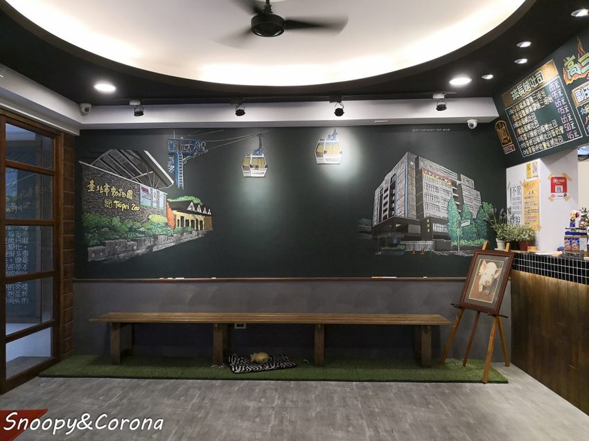 【吃喝．台北】文山區早餐／高三孝碳烤吐司～小學教室吃早餐，班長碳烤吐司與副班長烤波蘿