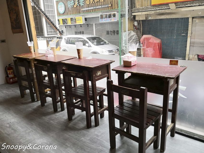 【吃喝．台北】文山區早餐／高三孝碳烤吐司～小學教室吃早餐，班長碳烤吐司與副班長烤波蘿