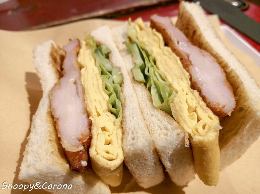 【吃喝．台北】文山區早餐／高三孝碳烤吐司～小學教室吃早餐，班長碳烤吐司與副班長烤波蘿