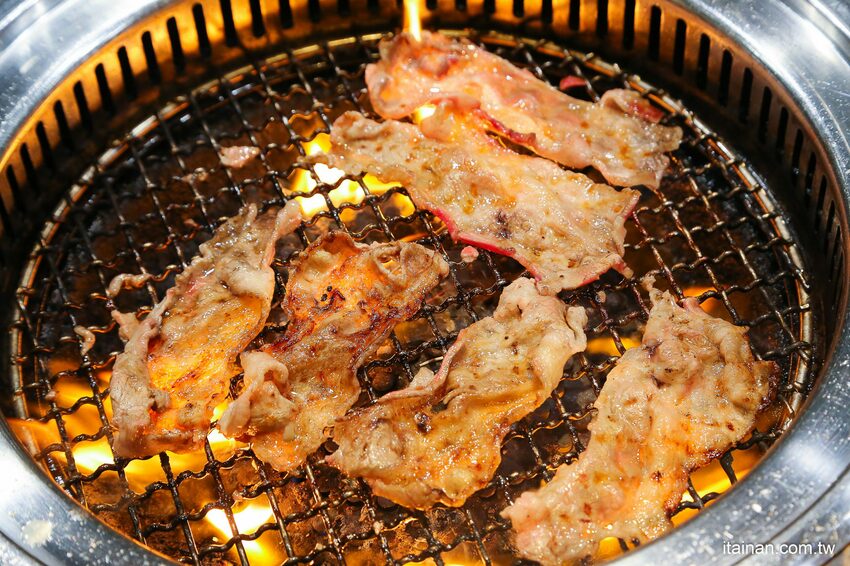 好客燒烤-台南Focus店~全新菜單上市，一口價吃安格斯牛+60種食材火烤兩吃吃到飽，加188元頂級肉品+海鮮無限量供應!! - 台南好Food遊