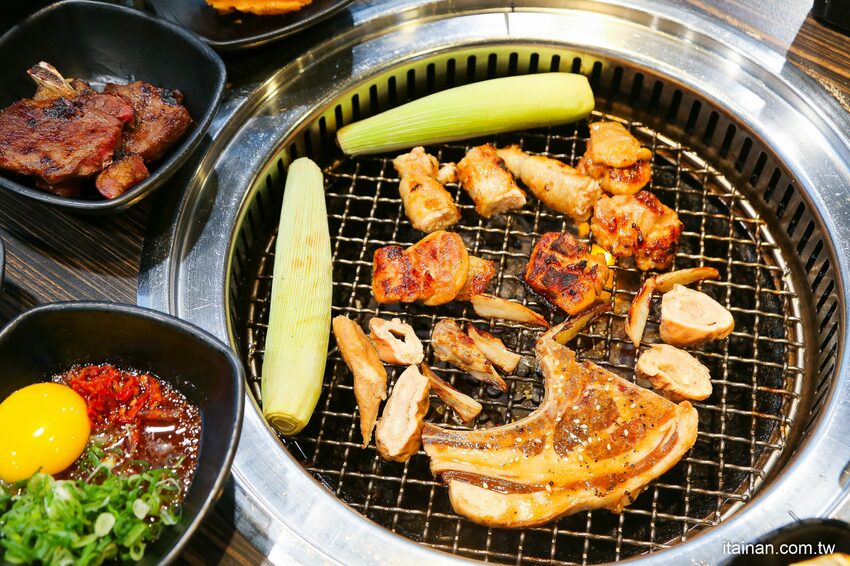 好客燒烤-台南Focus店~全新菜單上市，一口價吃安格斯牛+60種食材火烤兩吃吃到飽，加188元頂級肉品+海鮮無限量供應!! - 台南好Food遊