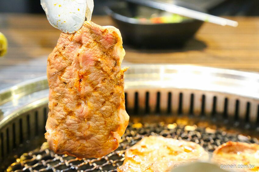 好客燒烤-台南Focus店~全新菜單上市，一口價吃安格斯牛+60種食材火烤兩吃吃到飽，加188元頂級肉品+海鮮無限量供應!! - 台南好Food遊