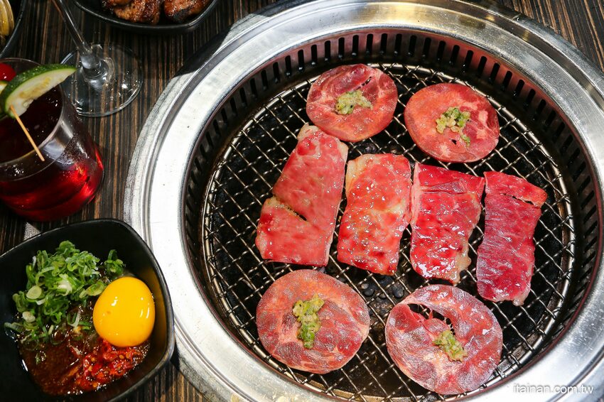 好客燒烤-台南Focus店~全新菜單上市，一口價吃安格斯牛+60種食材火烤兩吃吃到飽，加188元頂級肉品+海鮮無限量供應!! - 台南好Food遊