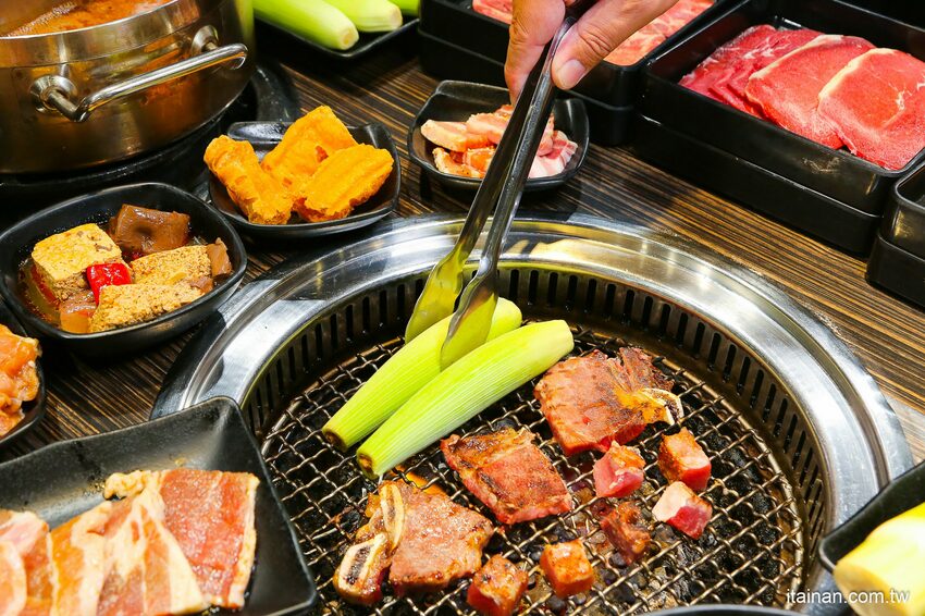 好客燒烤-台南Focus店~全新菜單上市，一口價吃安格斯牛+60種食材火烤兩吃吃到飽，加188元頂級肉品+海鮮無限量供應!! - 台南好Food遊