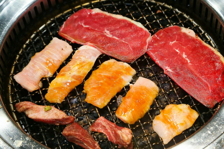 好客燒烤-台南Focus店~全新菜單上市，一口價吃安格斯牛+60種食材火烤兩吃吃到飽，加188元頂級肉品+海鮮無限量供應!! - 台南好Food遊