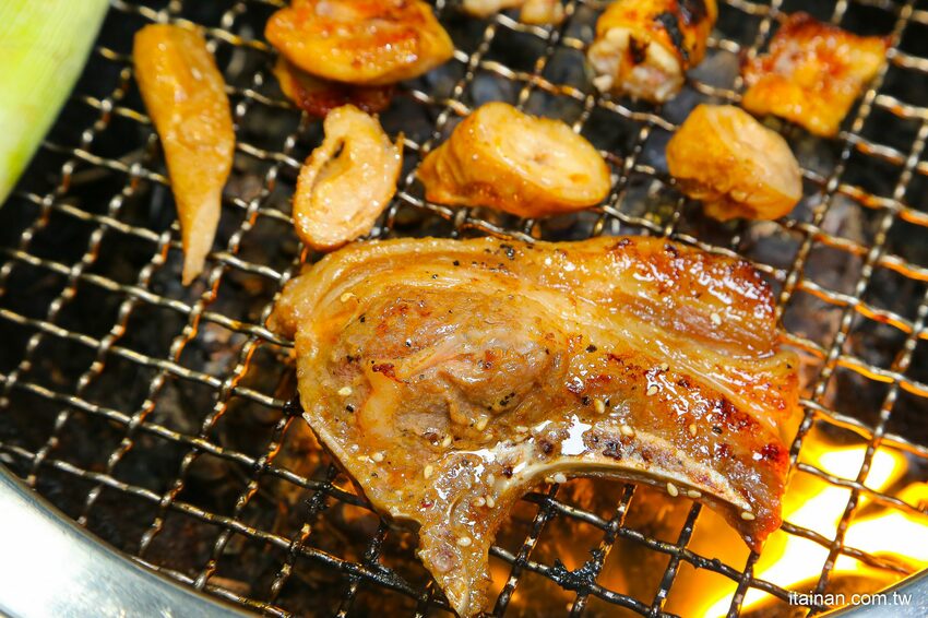 好客燒烤-台南Focus店~全新菜單上市，一口價吃安格斯牛+60種食材火烤兩吃吃到飽，加188元頂級肉品+海鮮無限量供應!! - 台南好Food遊