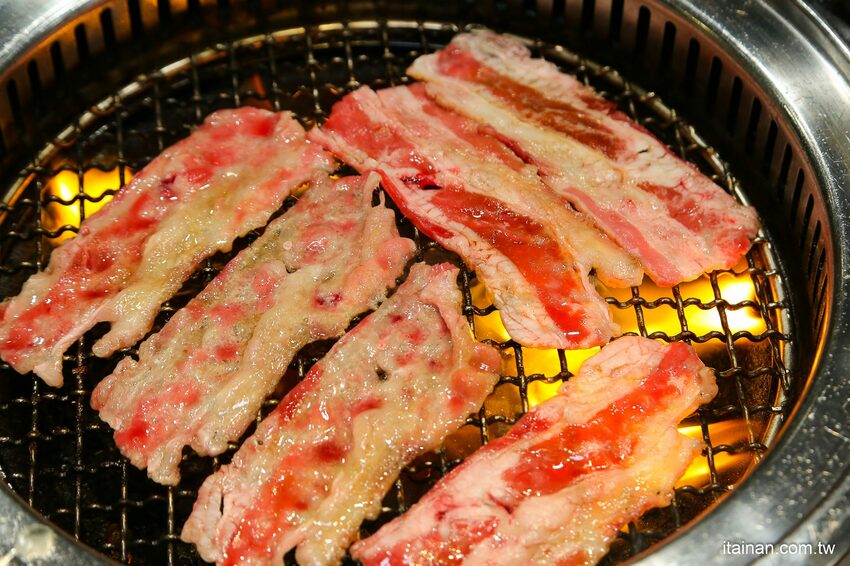 好客燒烤-台南Focus店~全新菜單上市，一口價吃安格斯牛+60種食材火烤兩吃吃到飽，加188元頂級肉品+海鮮無限量供應!! - 台南好Food遊