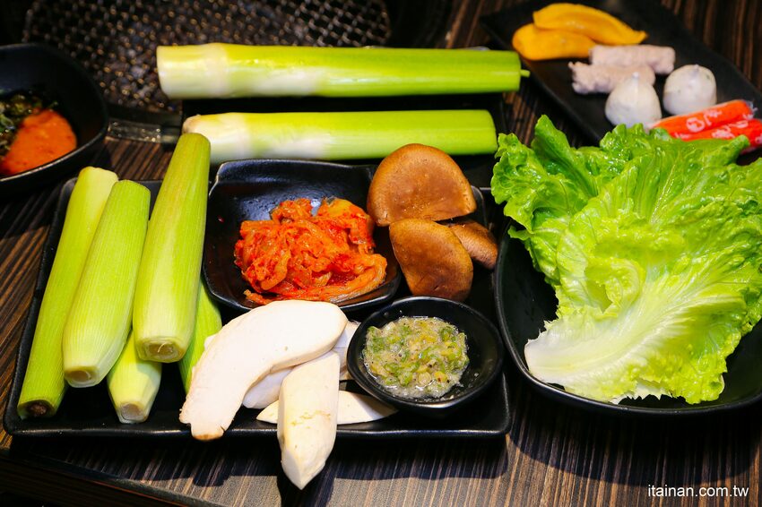 好客燒烤-台南Focus店~全新菜單上市，一口價吃安格斯牛+60種食材火烤兩吃吃到飽，加188元頂級肉品+海鮮無限量供應!! - 台南好Food遊