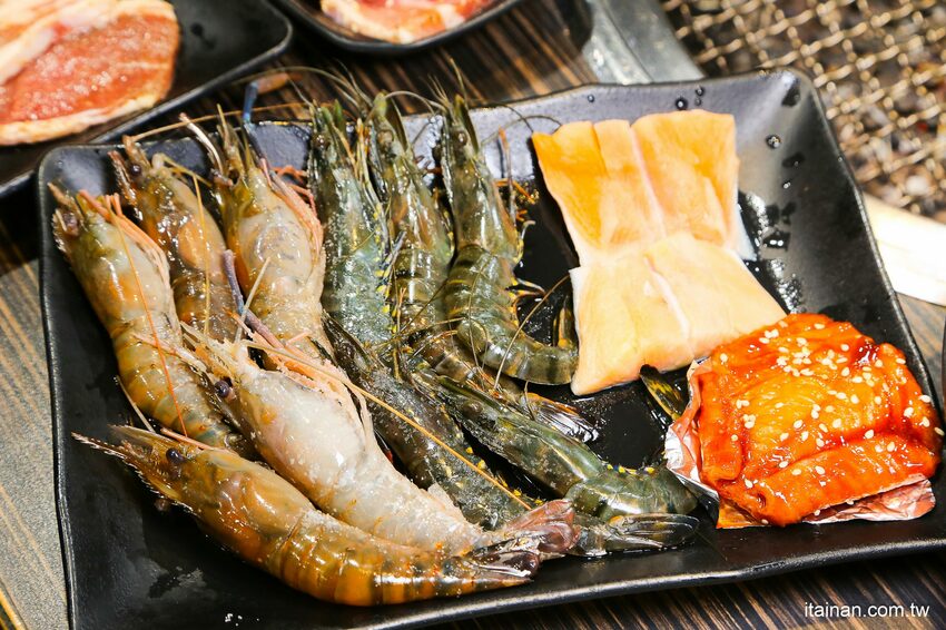 好客燒烤-台南Focus店~全新菜單上市，一口價吃安格斯牛+60種食材火烤兩吃吃到飽，加188元頂級肉品+海鮮無限量供應!! - 台南好Food遊