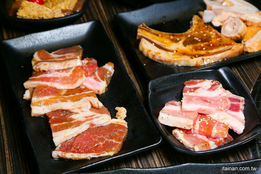 好客燒烤-台南Focus店~全新菜單上市，一口價吃安格斯牛+60種食材火烤兩吃吃到飽，加188元頂級肉品+海鮮無限量供應!! - 台南好Food遊