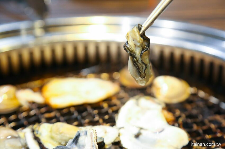 好客燒烤-台南Focus店~全新菜單上市，一口價吃安格斯牛+60種食材火烤兩吃吃到飽，加188元頂級肉品+海鮮無限量供應!! - 台南好Food遊