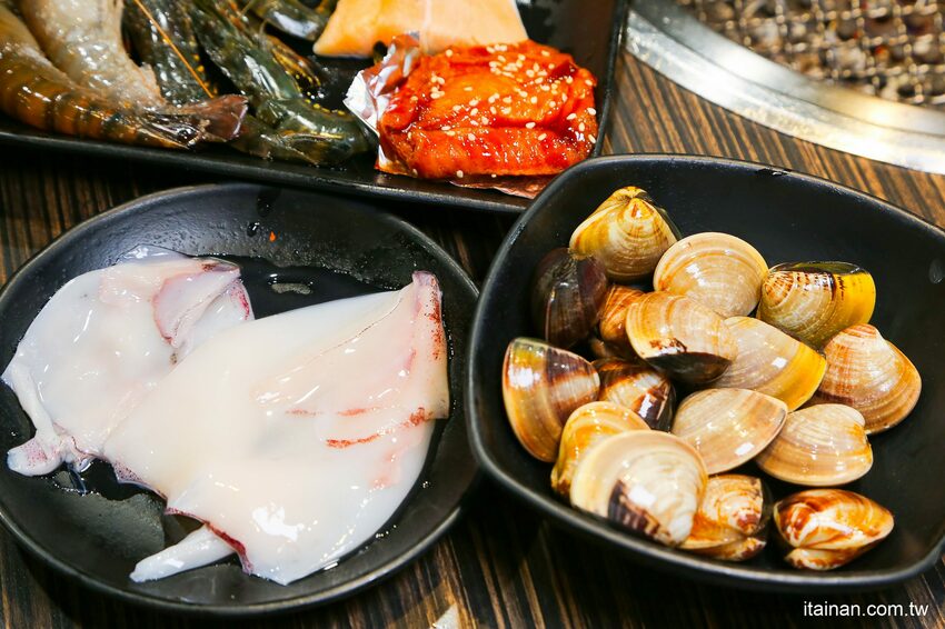 好客燒烤-台南Focus店~全新菜單上市，一口價吃安格斯牛+60種食材火烤兩吃吃到飽，加188元頂級肉品+海鮮無限量供應!! - 台南好Food遊