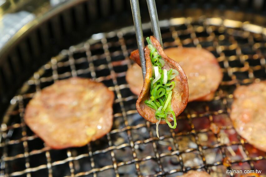 好客燒烤-台南Focus店~全新菜單上市，一口價吃安格斯牛+60種食材火烤兩吃吃到飽，加188元頂級肉品+海鮮無限量供應!! - 台南好Food遊