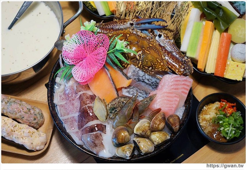 養鍋東英店中午開鍋囉!!大肉哥最低49元給你加倍肉量,菜盤還可以換肉肉呦