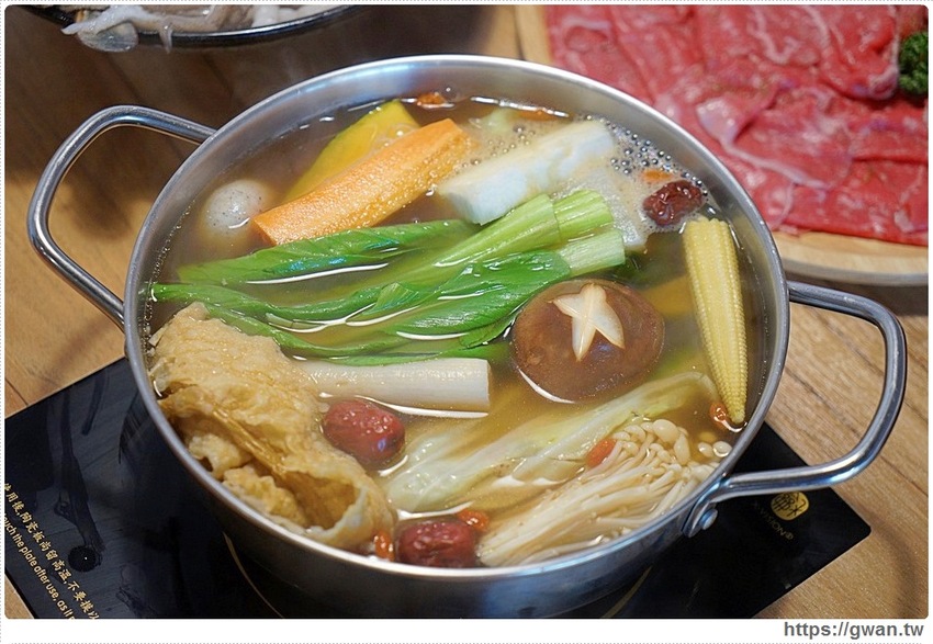 養鍋東英店中午開鍋囉!!大肉哥最低49元給你加倍肉量,菜盤還可以換肉肉呦